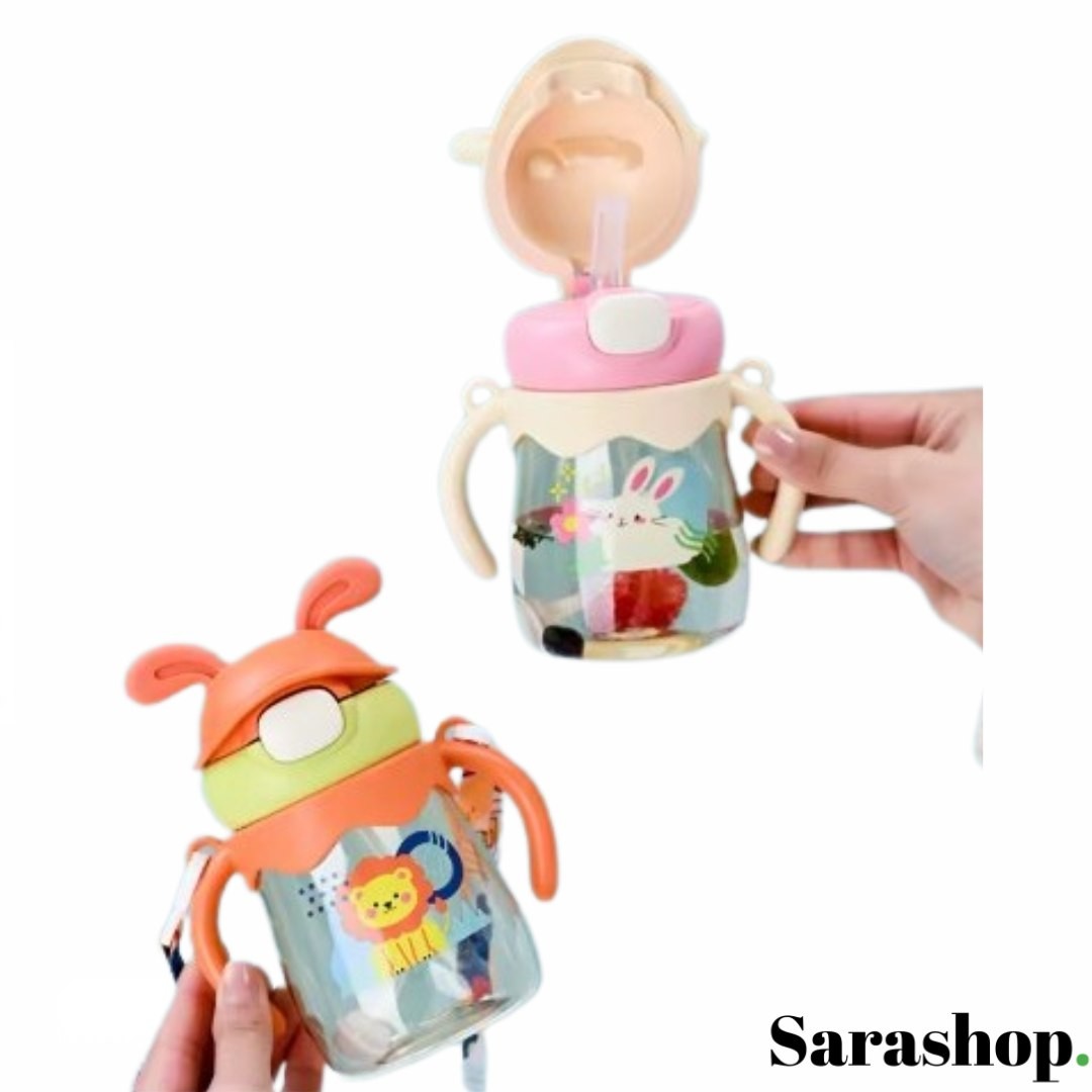 Gobelet enfant à paille – compact, facile à utiliser, parfait dès 4 ans.